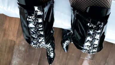 Alexandra Braces is self-fucking a dildo - 6 image