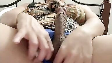 big boobs ladyboy play her big dick in her bed - 5 image