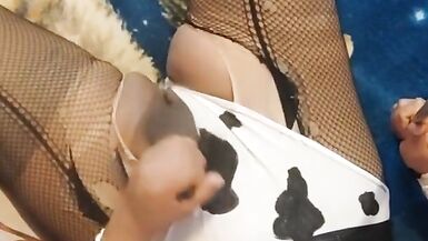 Una vaquita con ganas de leche pt4