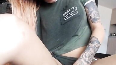 Shemale cumming and pissing 1 - 7 image