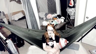 Girlfriend Experience : Pandora reads you the Communist Manifesto and plays with herself. - 11 image