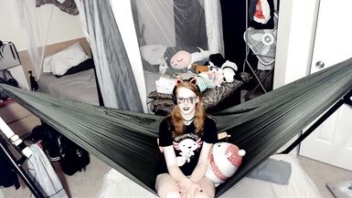 Girlfriend Experience : Pandora reads you the Communist Manifesto and plays with herself. - 12 image