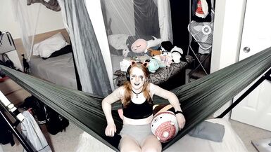 Girlfriend Experience : Pandora reads you the Communist Manifesto and plays with herself. - 14 image