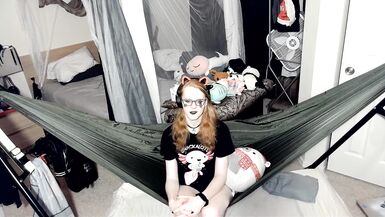 Girlfriend Experience : Pandora reads you the Communist Manifesto and plays with herself. - 2 image