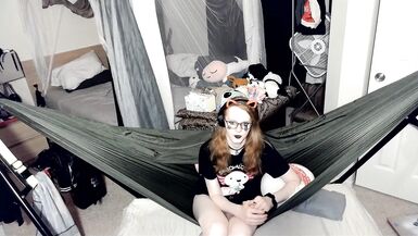 Girlfriend Experience : Pandora reads you the Communist Manifesto and plays with herself. - 7 image