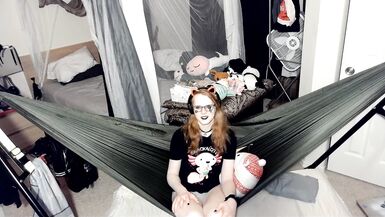 Girlfriend Experience : Pandora reads you the Communist Manifesto and plays with herself. - 9 image