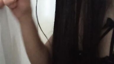 Linda travesti chupa su consolador y se lo pete en su culo caliente - 5 image