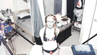 Redhead Pandora tries to be a Gun Bunny, ends up playing with a buttplug instead!