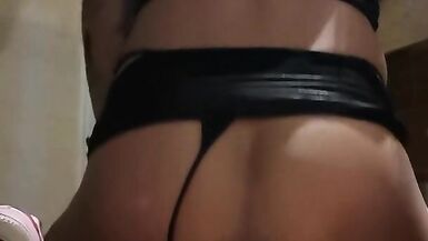 Jugando con mis dildos cuando estoy sola en casa - 7 image