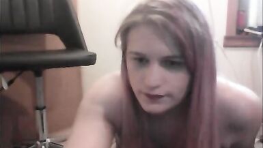 Inexperienced Transexual Get Down And Sexy on Stream - 2 image