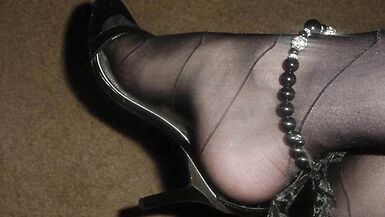 lisa older vids lady in red - 3 image