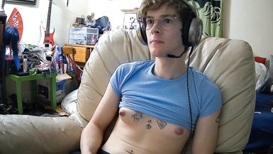 trans girl femboi plays halo with her tits out - 10 image