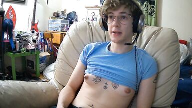 trans girl femboi plays halo with her tits out