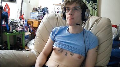 trans girl femboi plays halo with her tits out - 14 image