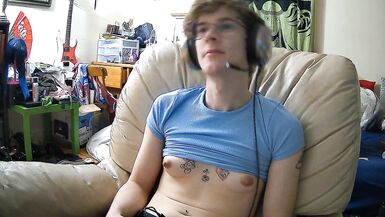 trans girl femboi plays halo with her tits out - 2 image