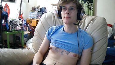 trans girl femboi plays halo with her tits out - 7 image