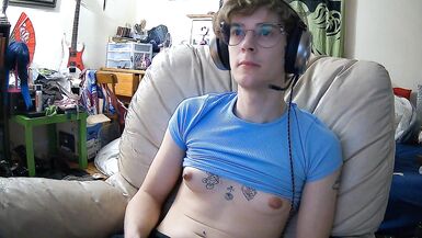 trans girl femboi plays halo with her tits out - 9 image