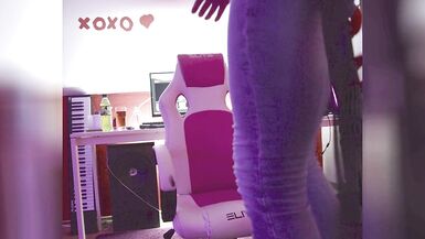 Nikki in her tight Jeans - 6 image