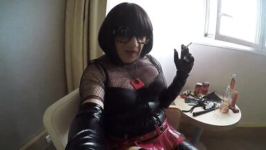 Footslave for mature shemale - 2 image