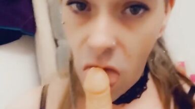 Gorgeous Rocker Rave Girl Practices Sucking - 3 image