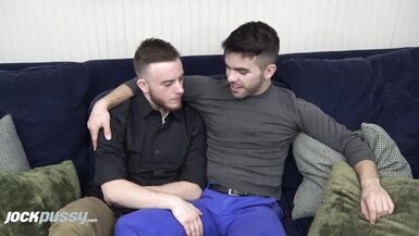 JockPussy - Scruffy jock top barebacks sexy trans bottom boy - 6 image