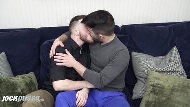 JockPussy - Scruffy jock top barebacks sexy trans bottom boy - 7 image