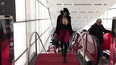 Sexy Tgirl flashing in Paris & get a foot in her ass - 6 image