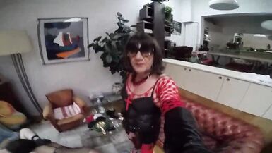 Mature shemale slut sucking cock - 6 image