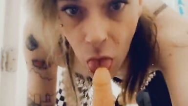 Gorgeous Rocker Rave Girl Sucking - 11 image