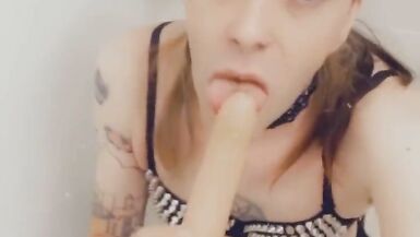 Gorgeous Rocker Rave Girl Sucking - 7 image