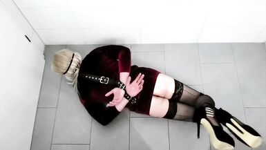 Crossdresser tied up vibrated till orgasm - 5 image