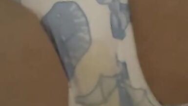 Fille trans fait pipi dans sa couche - 12 image