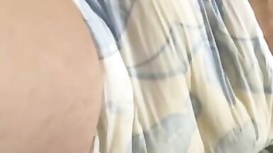 Fille trans fait pipi dans sa couche - 13 image