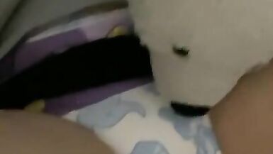 Fille trans fait pipi dans sa couche - 3 image