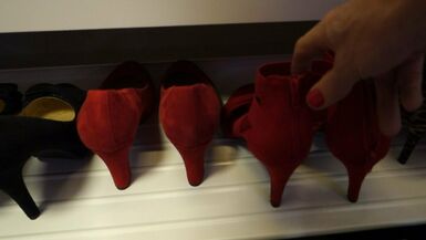 Mrs Samantha dressing up - 1 image