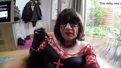 Tranny suck feet and cock - 7 image