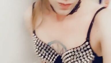 Gorgeous Trans Loves Showing Off Her Body - 13 image