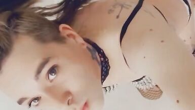 Gorgeous Trans Loves Showing Off Her Body - 14 image