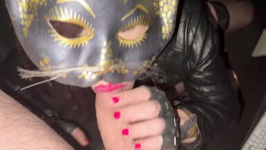 Lucia Martinez Trav regina del pompino fa godere e sborrare un giovane porco italiano! - 13 image