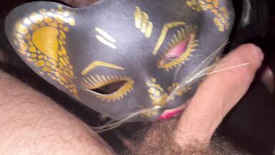 Lucia Martinez Trav regina del pompino fa godere e sborrare un giovane porco italiano! - 7 image