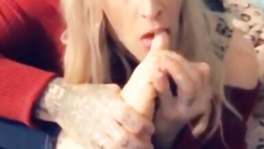 Mikayla worshipping her sexy feet - 3 image