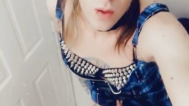 Gorgeous Tranny Loves Showing Her Clitty - 15 image