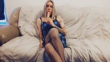 TS Bombshell wants to suck Dick - 4 image