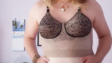 Cum see Mommy Vicki! - 5 image