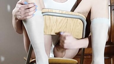 Fast tranny orgasm on the chair - 11 image