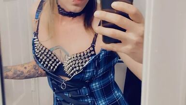 Shemale Baddie Loves Showing Her Body - 1 image