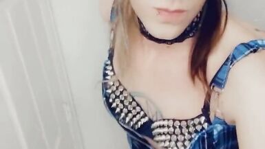 Shemale Baddie Loves Showing Her Body - 10 image