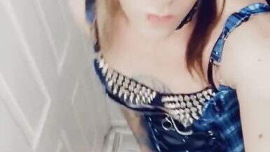 Shemale Baddie Loves Showing Her Body - 11 image