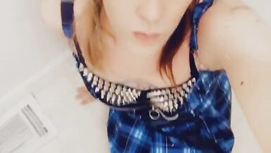 Shemale Baddie Loves Showing Her Body - 13 image