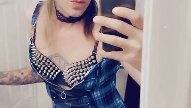 Shemale Baddie Loves Showing Her Body - 2 image